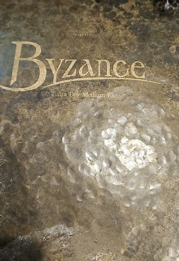 Meinl Byzance Extra Dry 22" Medium Ride 2.jpeg