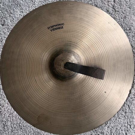 A Zildjian 20 Symphonic Viennese 1.jpg