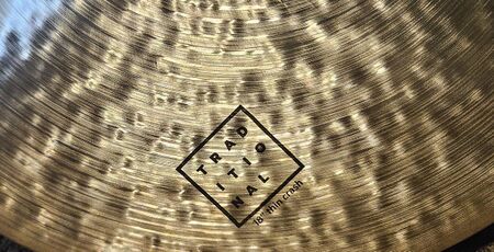 Istanbul Agop Traditional 18" Thin Crash 2.jpg