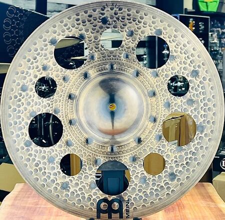 Meinl Pure Alloy Custom 18" Trash Crash 1.jpg