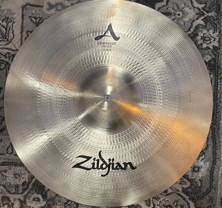 A Zildjian 18 Symphonic French 1.jpg