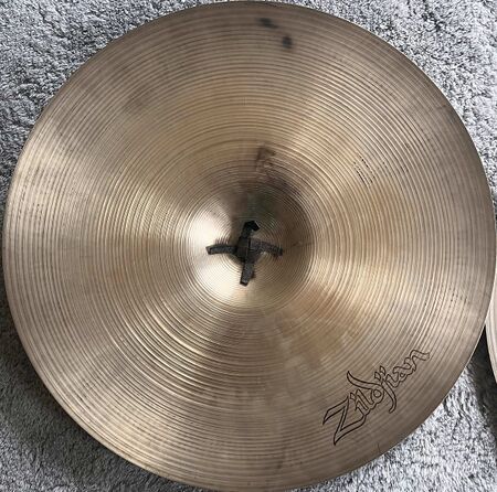 A Zildjian 20 Symphonic Viennese 2.jpg