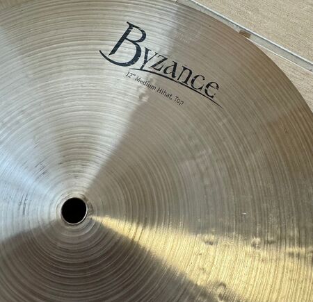 Meinl Byzance 12 Medium Hihat 2.jpg