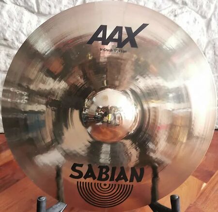 Sabian AAX 17" V-Crash 1.jpg