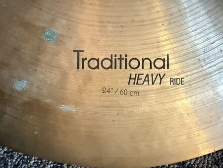 Istanbul Agop Traditional 24" Heavy Ride 2.jpg