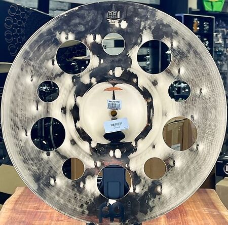 Meinl Pure Alloy Custom 18" Trash Crash 3.jpg