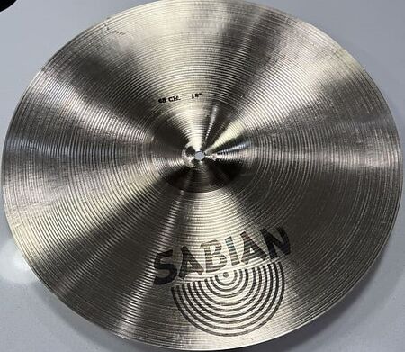 Sabian AA 18" Medium Ride 4.jpg