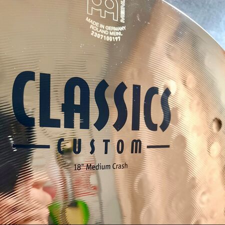 Meinl Classics Custom Brilliant 18" Medium Crash 2.jpg