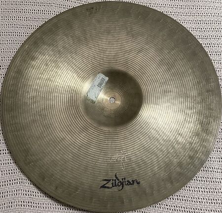 A Zildjian 17" Classic Orchestral Medium Light 3.jpg