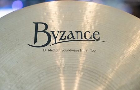 Meinl Byzance Traditional 13" Medium Soundwave Hihat 4.jpg