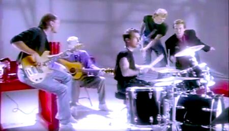 MV5BNjdiODQ0ZGUtNjEwYi00MGNmLTlmN2QtMmEyNWUwN2JiNDBkXkEyXkFqcGdeQXVyMTMwNzkxNzMy. V1 .jpg