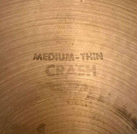A Zildjian 22" Medium Thin Crash 2.jpg