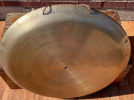 Zildjian 28 Tam Tam 3.jpg