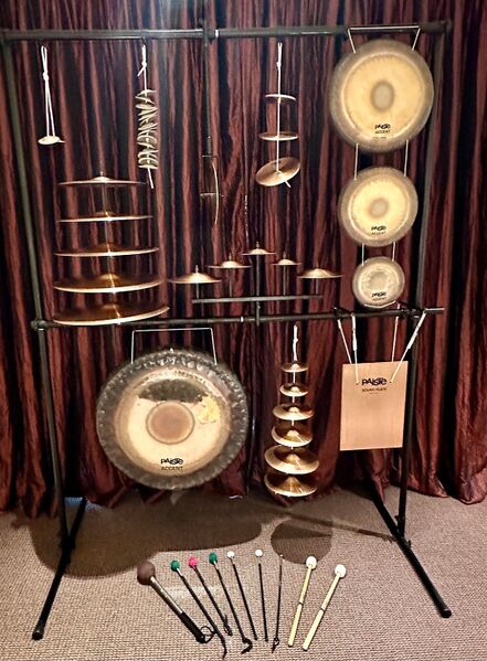 File:Paiste Percussion Set 1.jpg