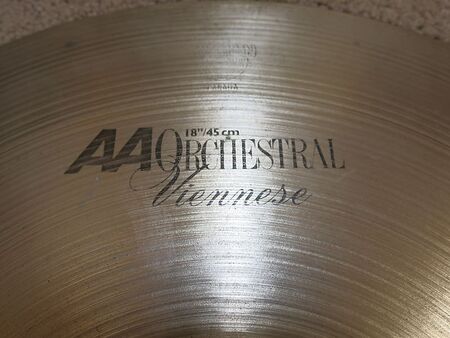 Sabian AA 18" Orchestral Viennese 2.jpg