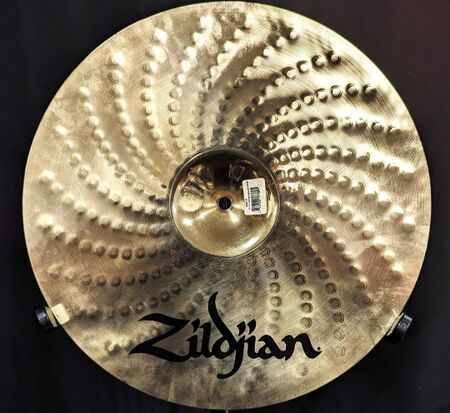 Zildjian Z Custom 18 Medium Crash 3.jpg