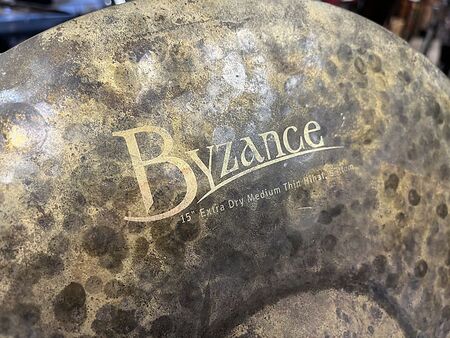 Meinl Byzance Extra Dry 15" Medium Thin Hihat 3.jpg