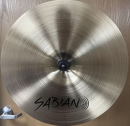 Sabian AA 18" Suspended 3.jpg