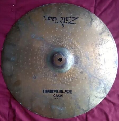 Zildjian Impulse 18 Crash 1.jpg