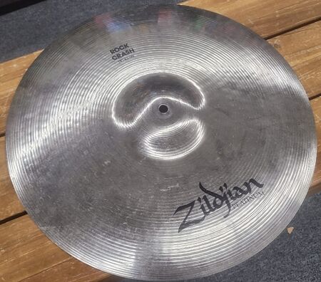 A Platinum 18 Rock Crash 1.jpg