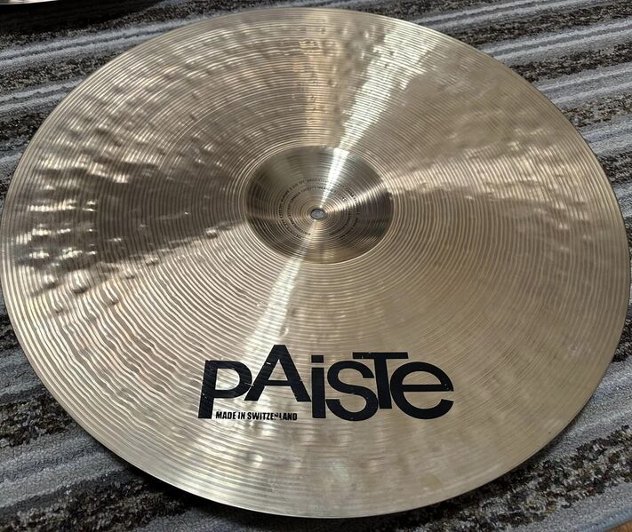 File:Paiste-21-Silver-Mellow-Bot.jpg