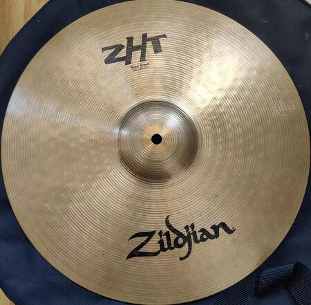 Zildjian ZHT 16 Rock Crash 1.jpg