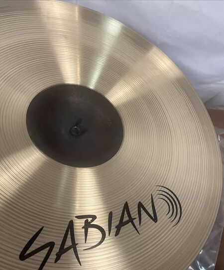Sabian AA 18" Molto Symphonic Suspended 3.jpg