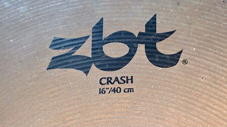 Zildjian ZBT 16 Crash 2.jpg