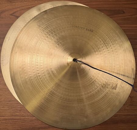 A Zildjian 18" Concert Band 1.jpg