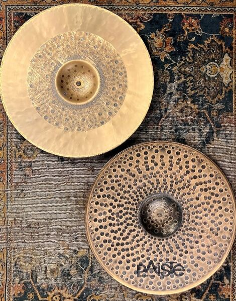 File:DE 15 Hats 2.jpg