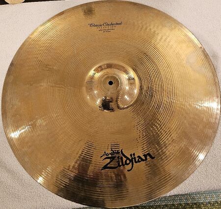 A Zildjian 24" Classic Orchestral Selection Special Selection 1.jpg