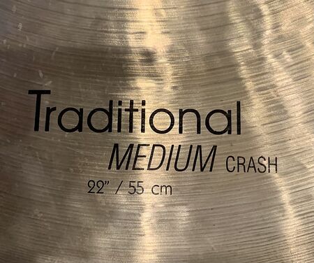 Istanbul Agop Traditional 22" Medium Crash 2.jpg