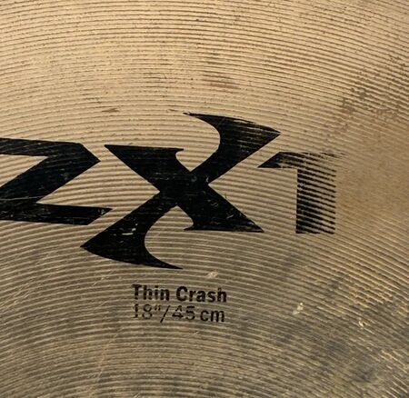 Zildjian ZXT 18" Thin Crash 2.jpg