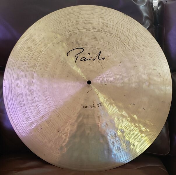 File:Paiste-22-flat-top.jpg