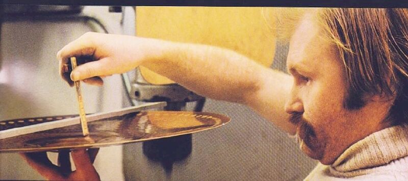 File:Measuring the bow.jpg