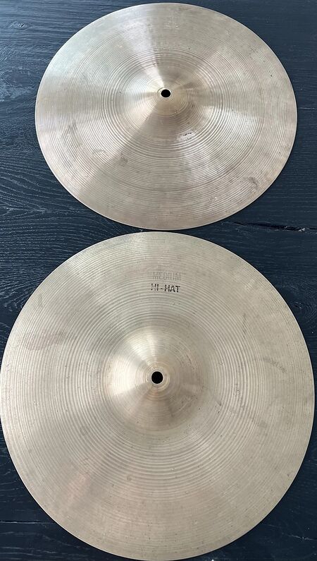 A Zildjian 14 Medium Hi-Hat 1.jpg
