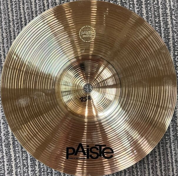 File:Signature 10" Splash 2.jpg