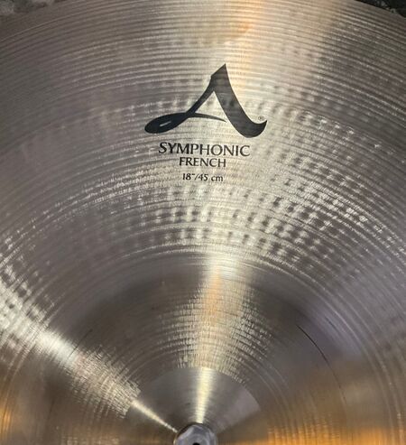 A Zildjian 18 Symphonic French 2.jpg