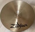 A Zildjian 16 Medium Thin Suspended 3.jpg