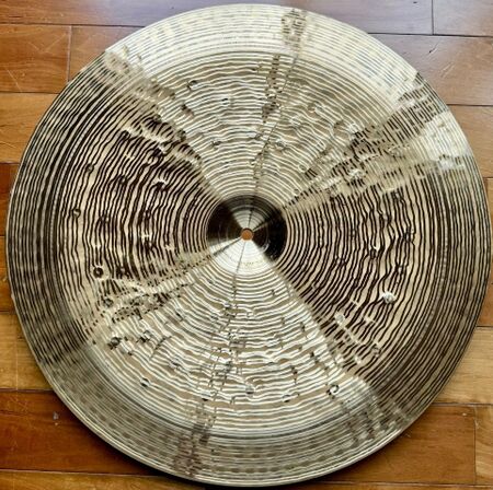 Paiste Traditionals 20" Medium Light Swish 3.jpg